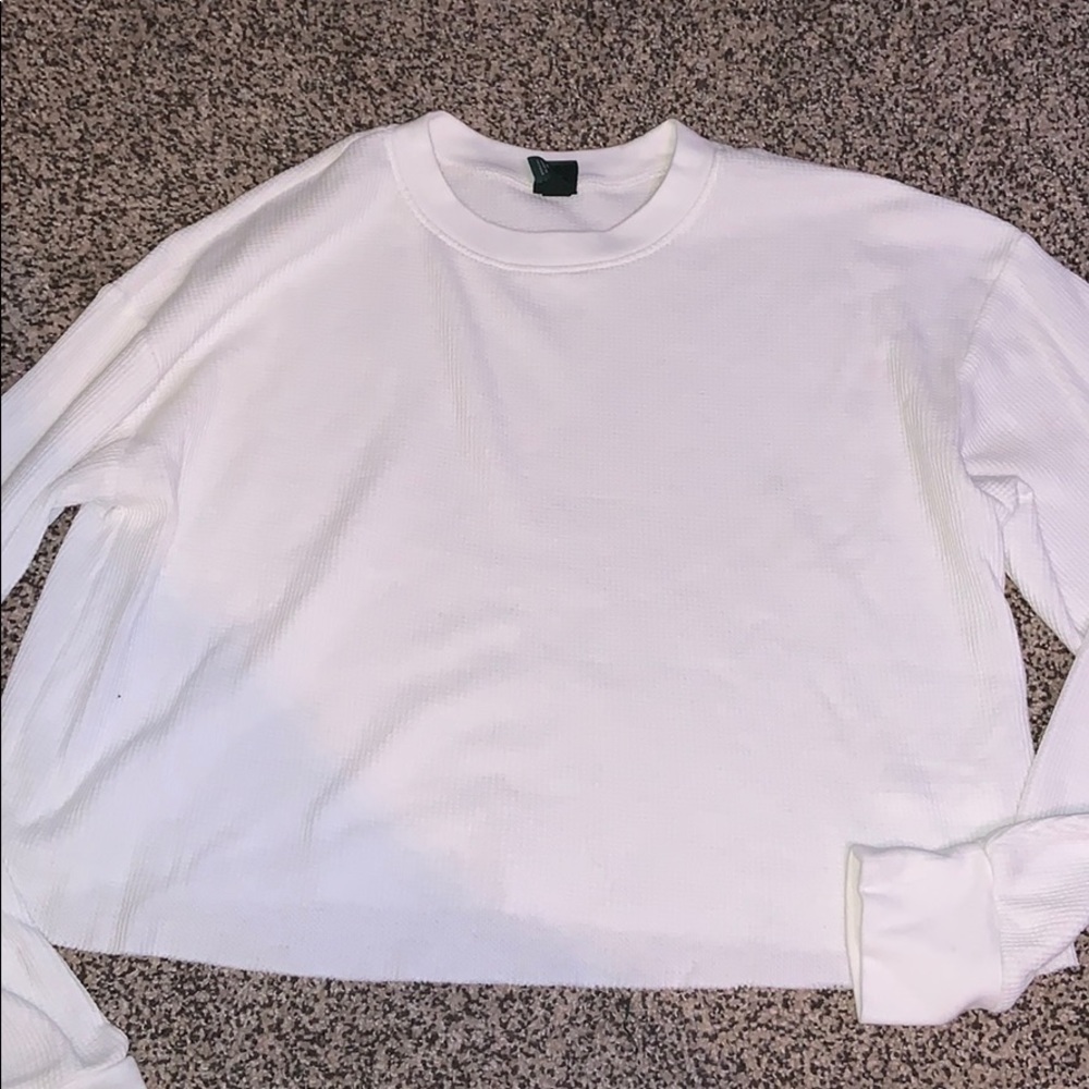 A medium white boyfriend cropped top from target!